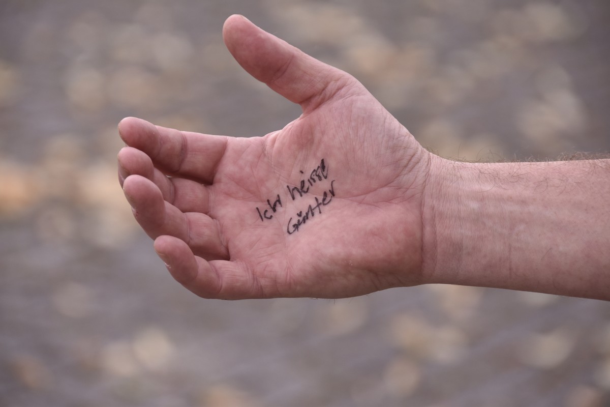 Hand mit Aufschrift: "Ich heiße Günter"