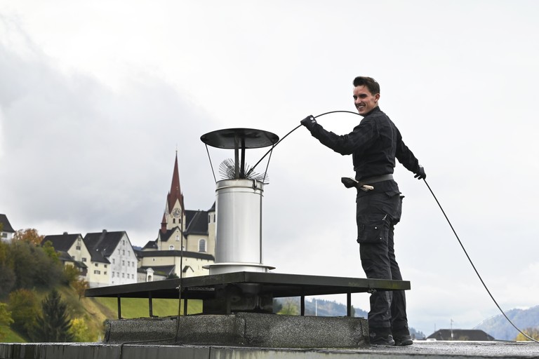 Tobias Lässer auf dem Dach der Volksbank Vorarlberg © MG Rankweil/ Kevin Zimmermann