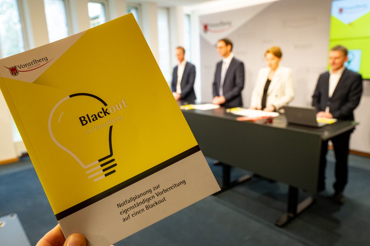 Die neue Infobroschüre zum Thema Blackout wurde an alle Haushalte in Vorarlberg verschickt © A. Serra