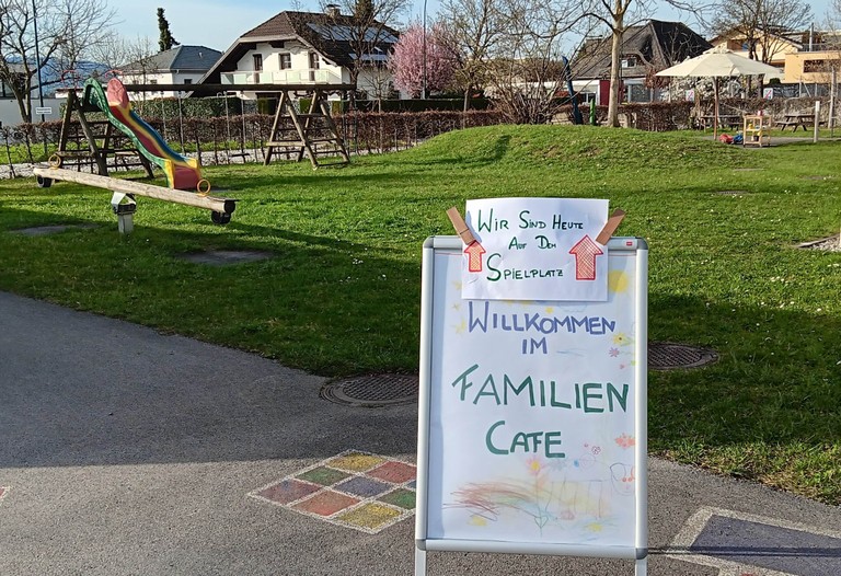 Familiencafé auf dem Spielplatz © Mira Hämmerle