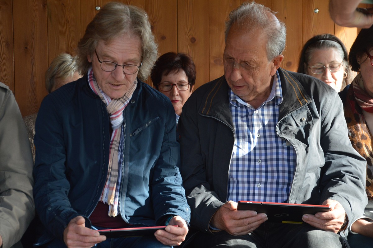 Senior*innen beim Smartphone- und Tablet-Kurs in Rankweil (© Marktgemeinde Rankweil)