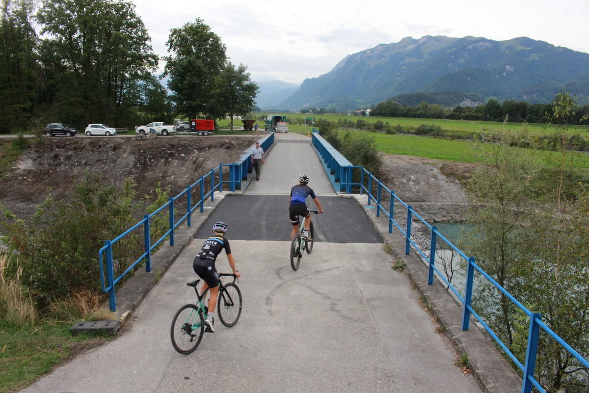 Radfahrer auf der Blauen Brücke © Gemeinde Koblach