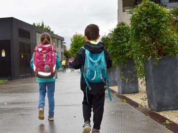 Den Schulweg zu Fuß bewusst erleben: Aktion School Walker startet wieder