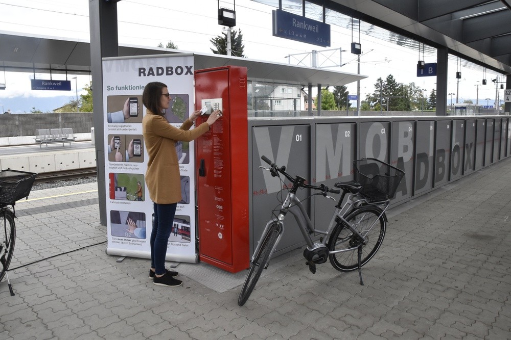 VMOBIL Radbox am Bahnhof Rankweil © Marktgemeinde Rankweil/ Bernd Oswald
