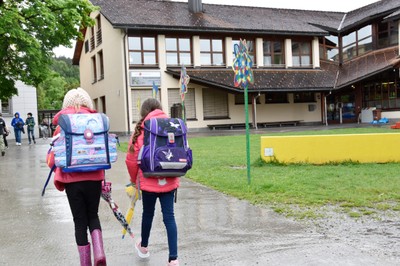 470 Kinder legen Schulweg zu Fuß zurück