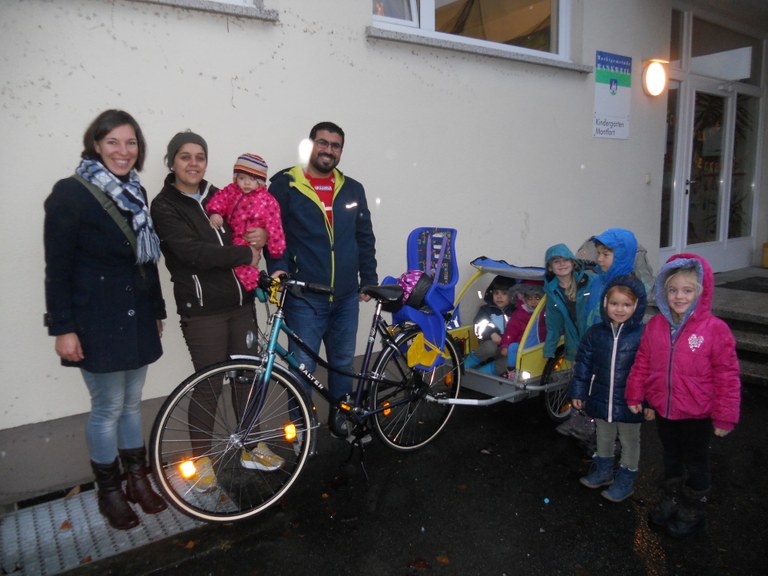 Übergabe einer Fahrradspende an eine Rankweiler Flüchtlingsfamilie