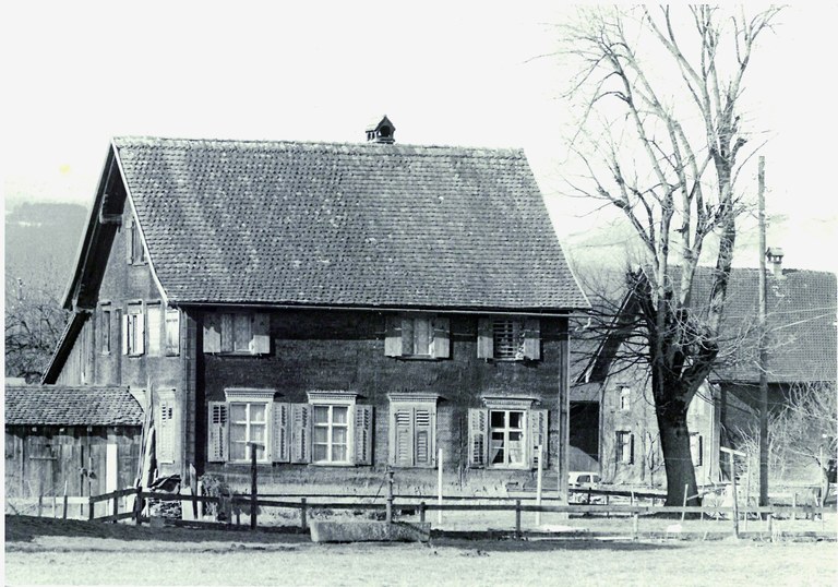 Das alte Schulhaus in der Schweizer Straße © Gemeindearchiv