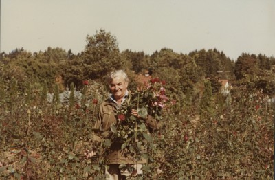 06_Josef Geringer mit Rosen um 1985.jpg