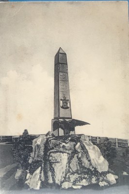 Eine Postkarte mit der Abbildung des Sigmund Nachbauer Denkmals.JPG