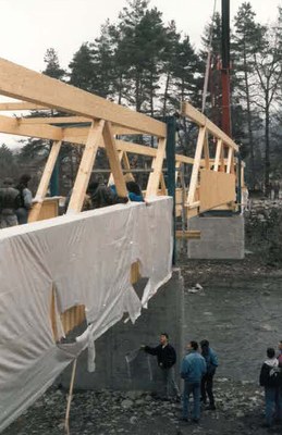 Im Mai 1992 wurde der von der Firma Holzbauwerk Kaufmann in Reuthe geplante Steg über die Frutz eröffnet.