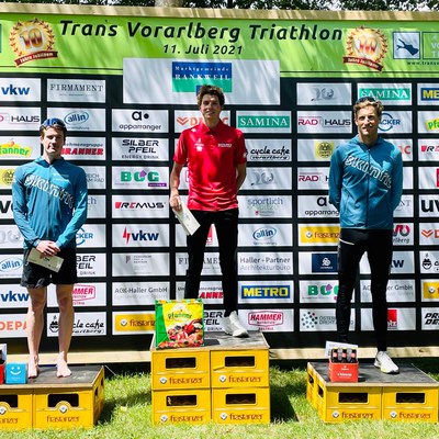 Siegerfoto_Olympische Distanz_Herren_© Trans Vorarlberg Triathlon.jpg