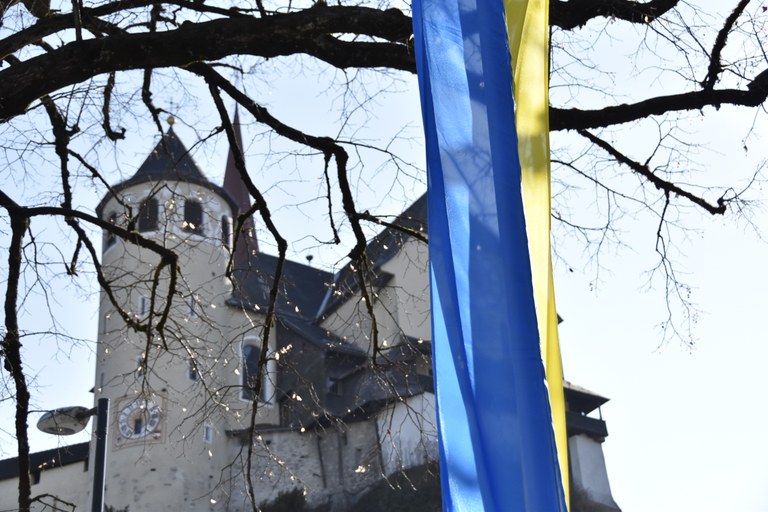 Die ukrainische Fahne vor dem Rathaus Rankweil. (Bildquelle: Marktgemeinde Rankweil)