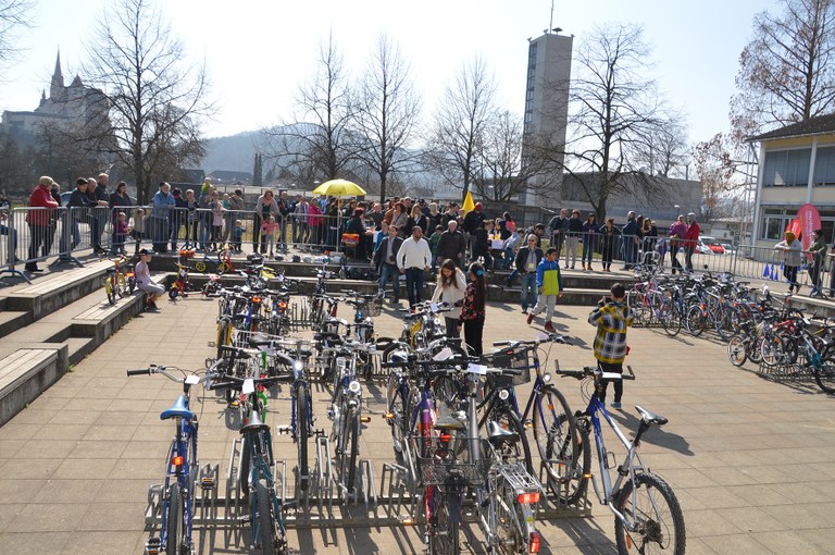 Beim Rankler Radmarkt vor der Mittelschule können Fahrräder günstig ver- und gekauft werden.