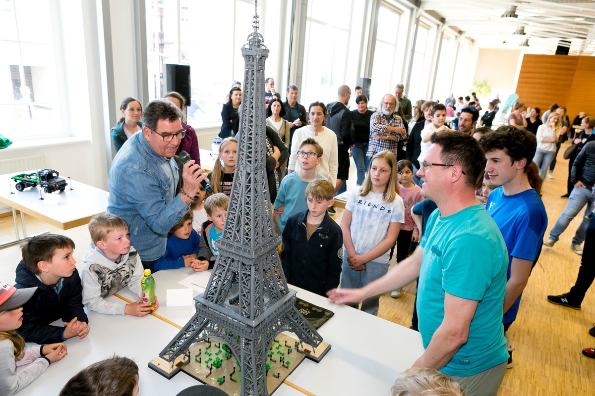 Der Eiffelturm gehörte mit über 10.000 Legoteilen zu den größten Bausets der Legochallenge.