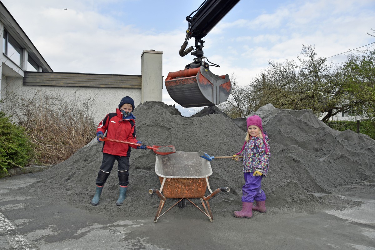Rund 100 Familien nutzten die Möglichkeit, kostenlos ihre Sandkästen aufzufüllen. © Marktgemeinde Rankweil