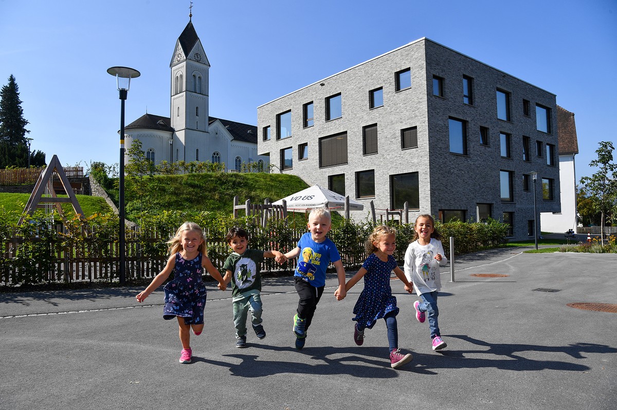 Der Kindercampus in Sulz wurde vor zwei Jahren neu errichtet und ist nun auch Betreuungsstätte für Kinder aus Rankweil. © Oliver Lerch