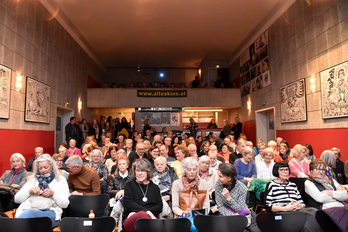 Blick in den Kinosaal im Alten Kino in Rankweil beim Auftakt der Reihe "Kino-Montag"  © Angelika Frick